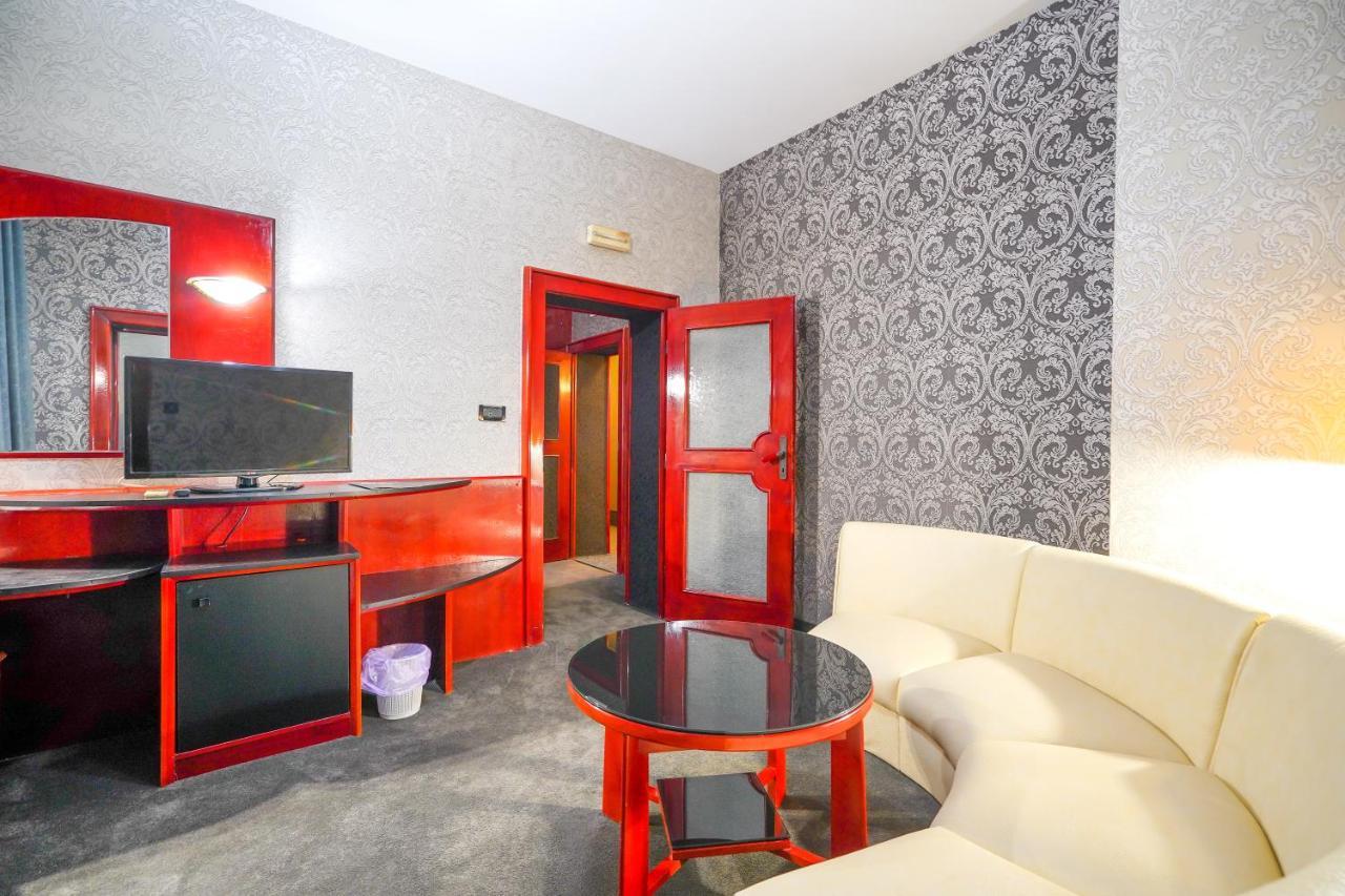 Suite Spa Access,1333125401:JPEG